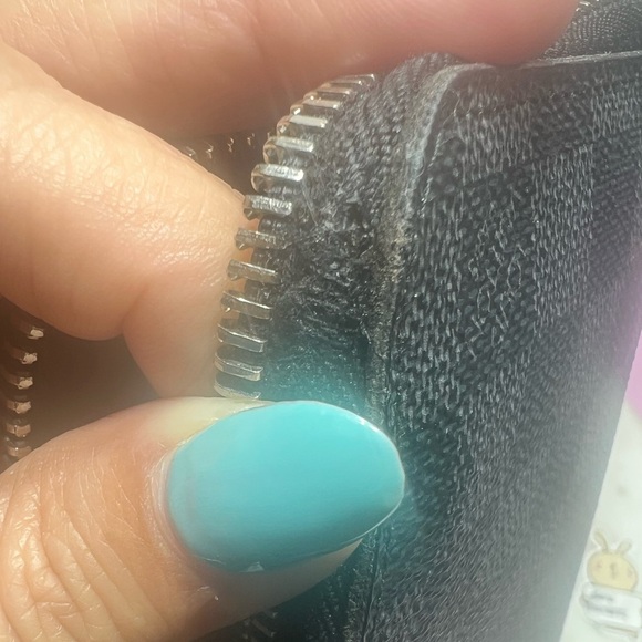 Louis Vuitton Damier GUC Graphite
Vertical zippy wallet - Picture 15 of 17